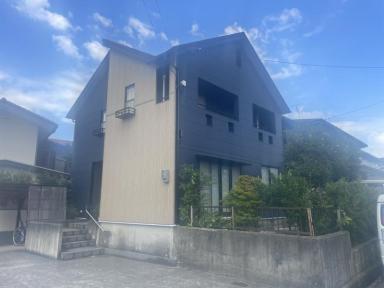 富山市の外壁屋根カバー 2色の張り分けで今までのイメージを一新!